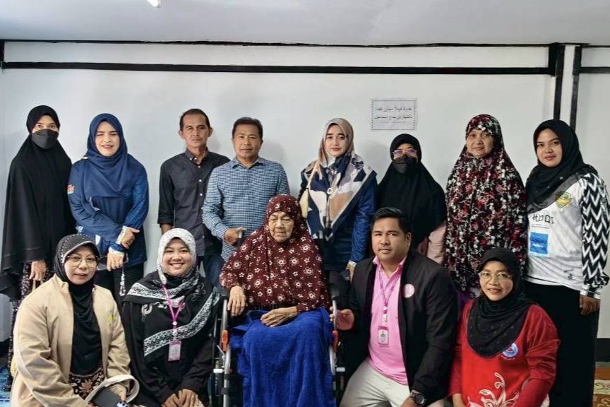 เทศบาลตำบลมะรือโบตกลงพื้นที่มอบรถเข็นนั่งแก่คนพิการ ส่งเสริมคุณภาพชีวิตตามนโยบายพัฒนาสังคม